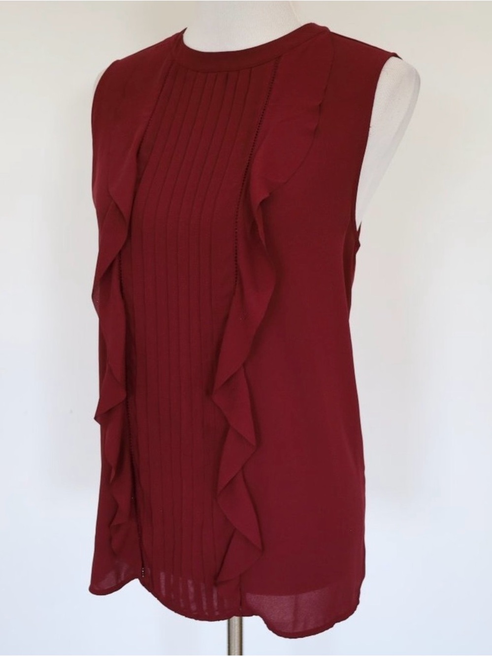 Ann Taylor Sleeveless Ruffle Front Burgundy Blouse Sz L